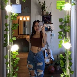 Meet your Posher, Ariya